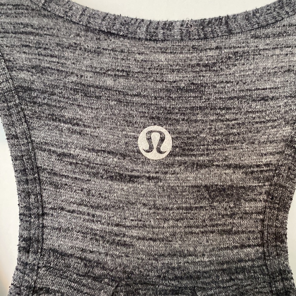 Lululemon singlet - Picture 3 of 3